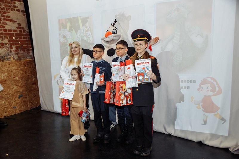 Награждение финалистов городского конкурса ёлочных игрушек «Чудеса на ёлке».