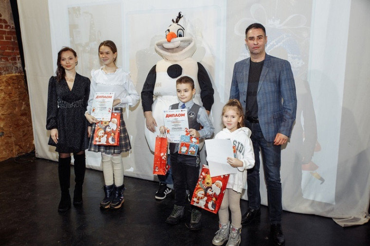 Награждение финалистов городского конкурса ёлочных игрушек «Чудеса на ёлке».
